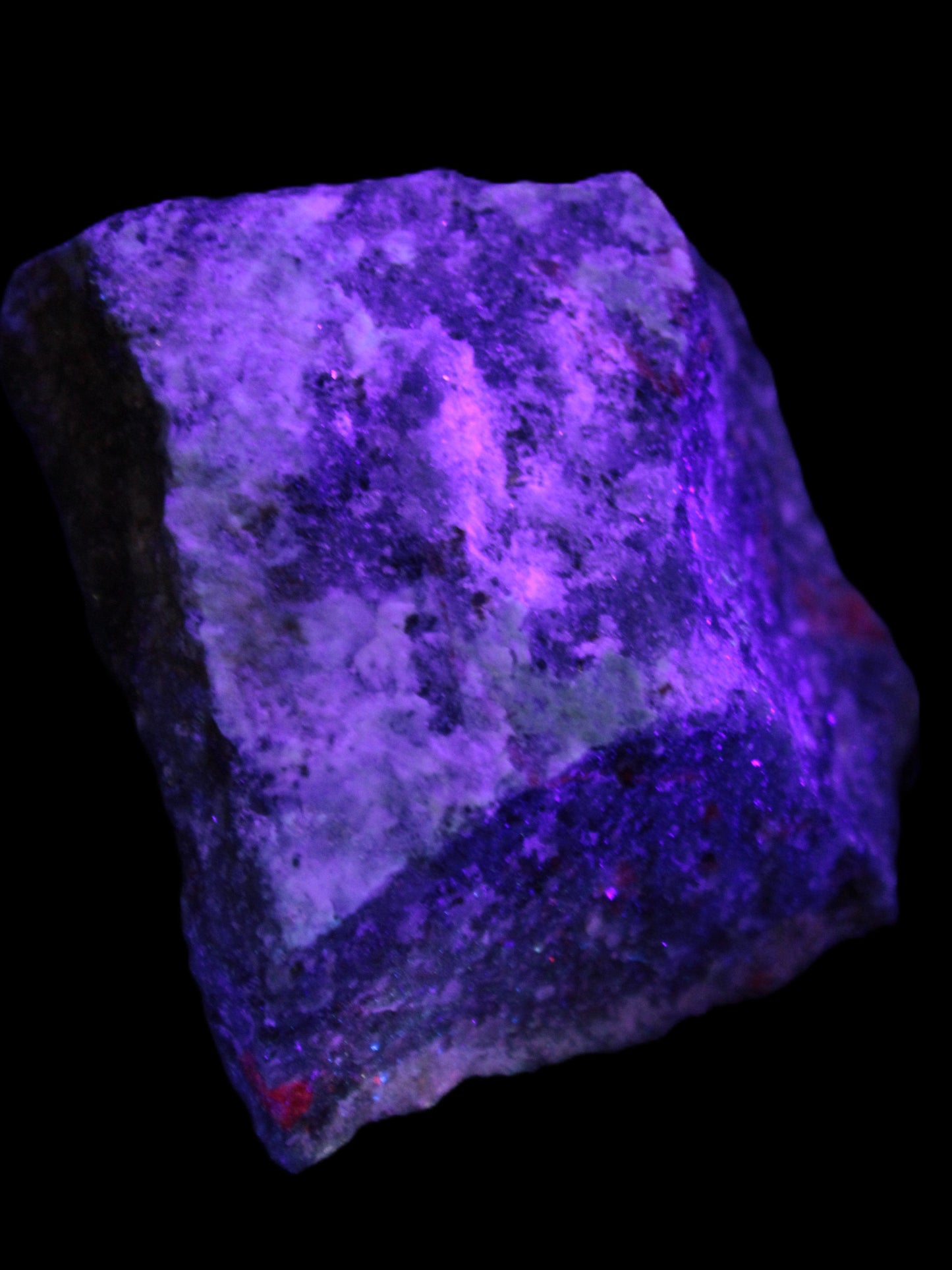 Natural Ruby Zoisite 418g in UV light