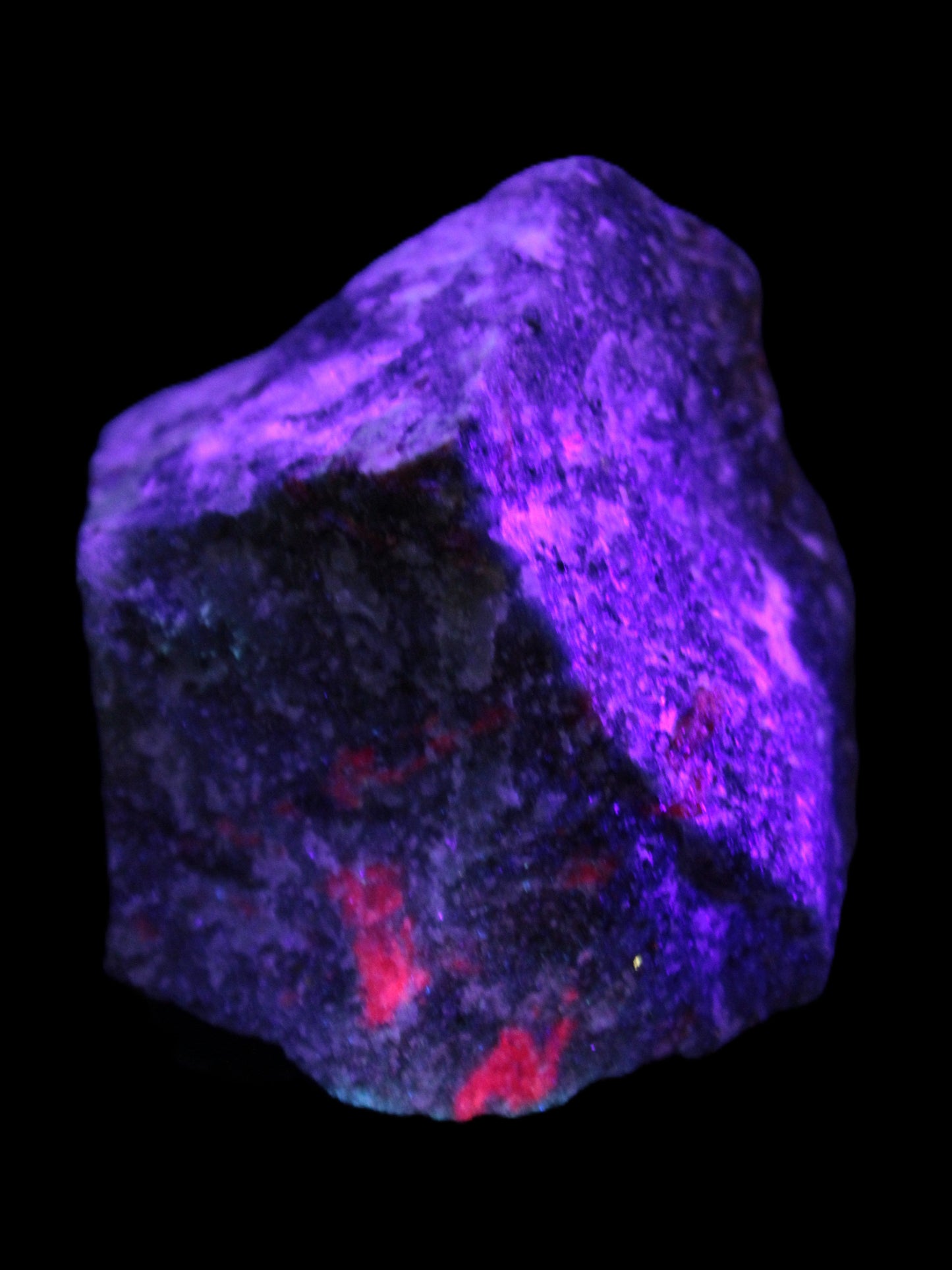 Natural Ruby Zoisite 418g in UV light