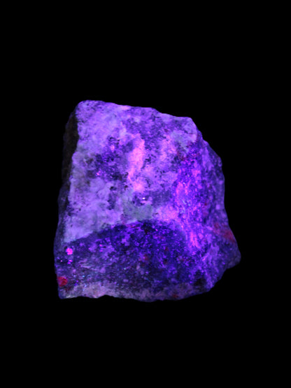 Natural Ruby Zoisite 418g in UV light