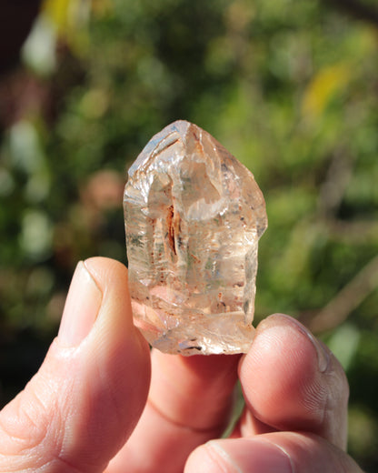 Fenster Diamond Quartz with petroleum fluorescence 41-48mm 12-18g Rocks and Things