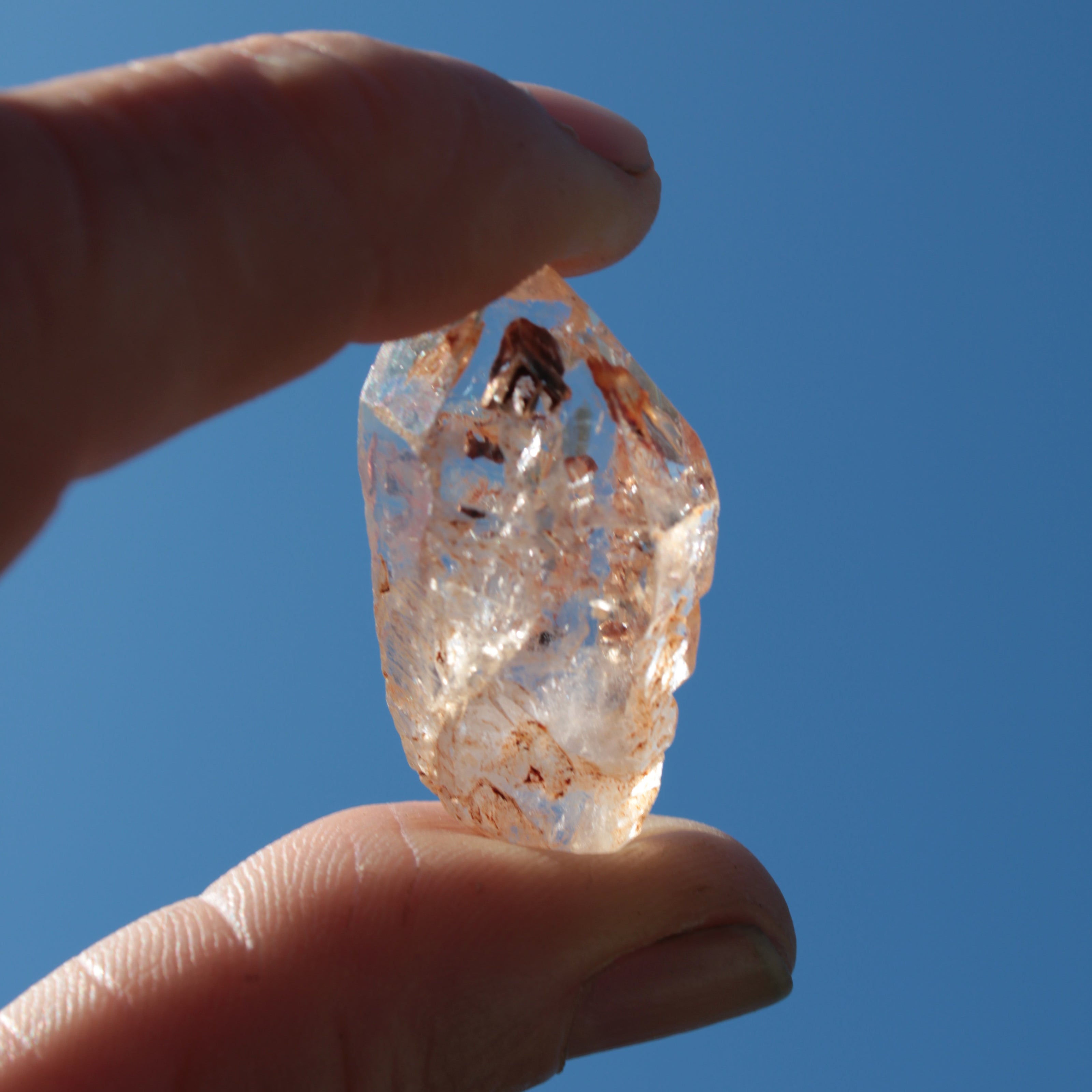 Fenster Diamond Quartz with petroleum fluorescence 30-35mm 10-12g Rocks and Things