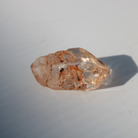 Fenster Diamond Quartz with petroleum fluorescence 30-35mm 10-12g Rocks and Things