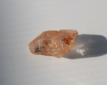 Fenster Diamond Quartz with petroleum fluorescence 30-35mm 10-12g Rocks and Things