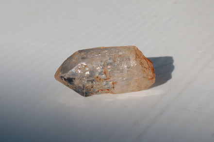 Fenster Diamond Quartz with petroleum fluorescence 30-35mm 10-12g Rocks and Things