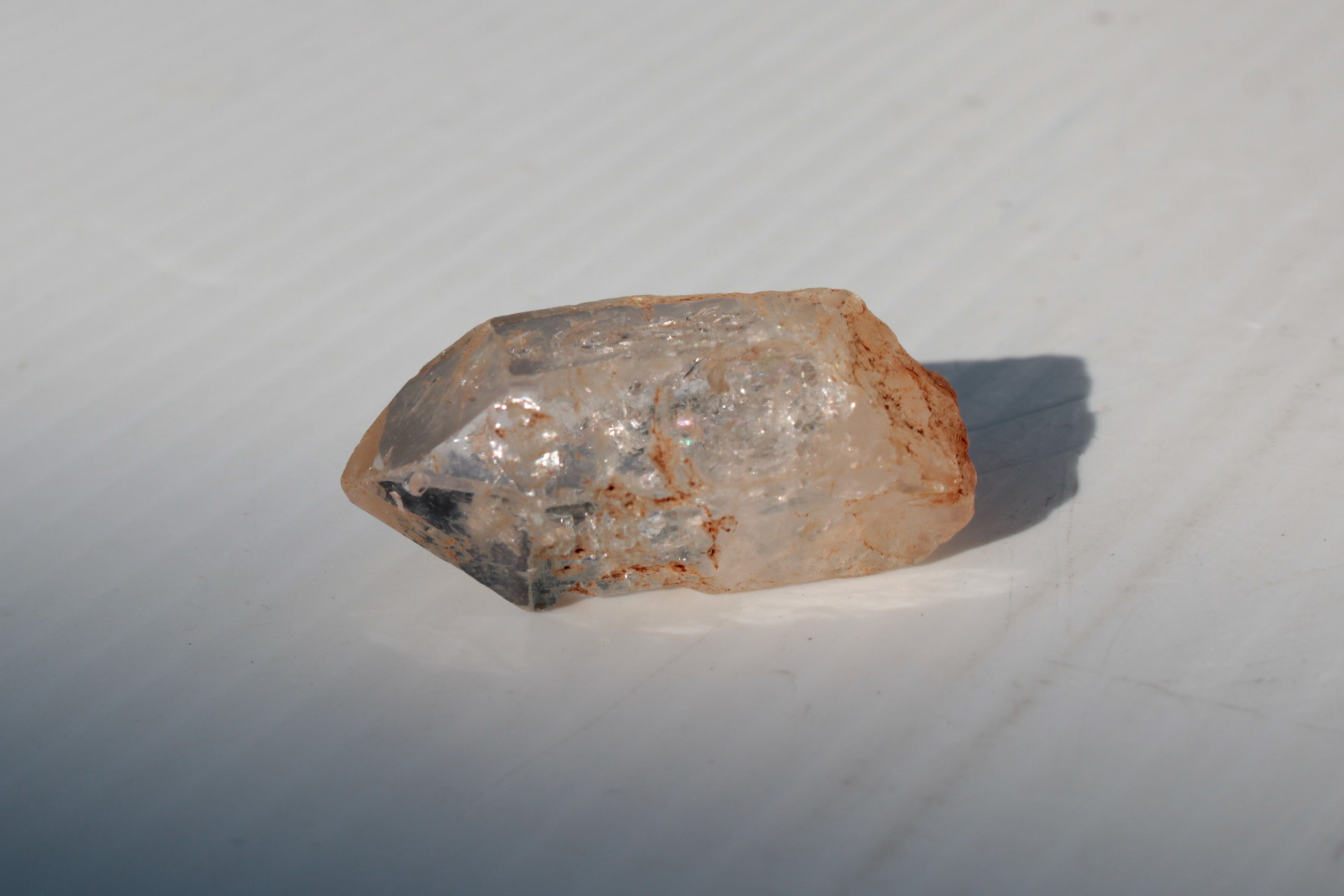Fenster Diamond Quartz with petroleum fluorescence 30-35mm 10-12g Rocks and Things