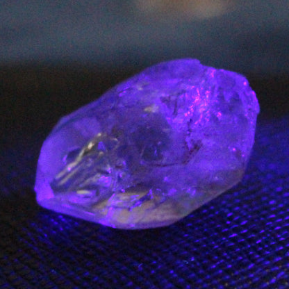 Fenster Diamond Quartz with petroleum fluorescence 25-30mm 8-12g