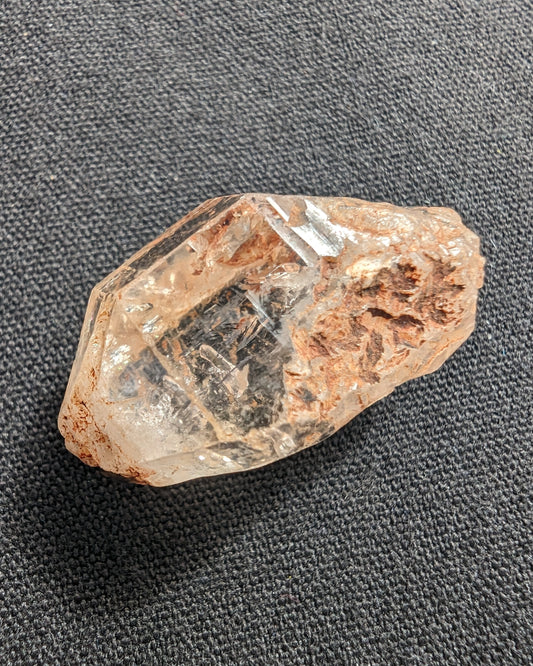 Fenster Diamond Quartz with petroleum fluorescence 25-30mm 8-12g Rocks and Things