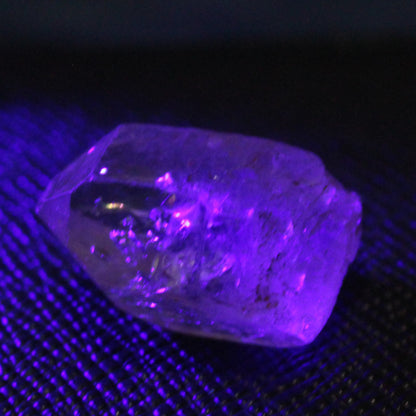 Fenster Diamond Quartz with petroleum fluorescence 25-30mm 8-12g