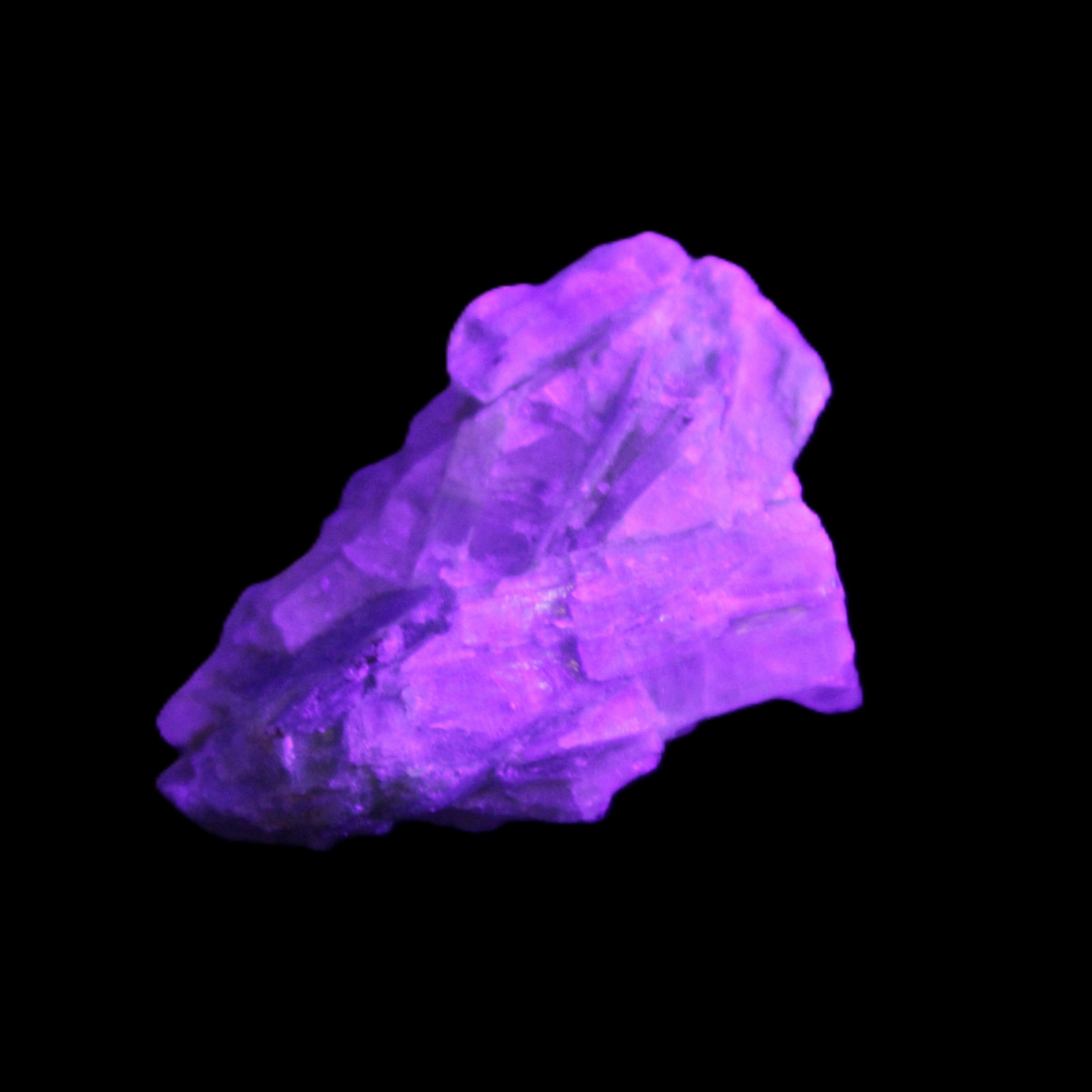 Kyanite 42g in UV light - Rocks and Things Store