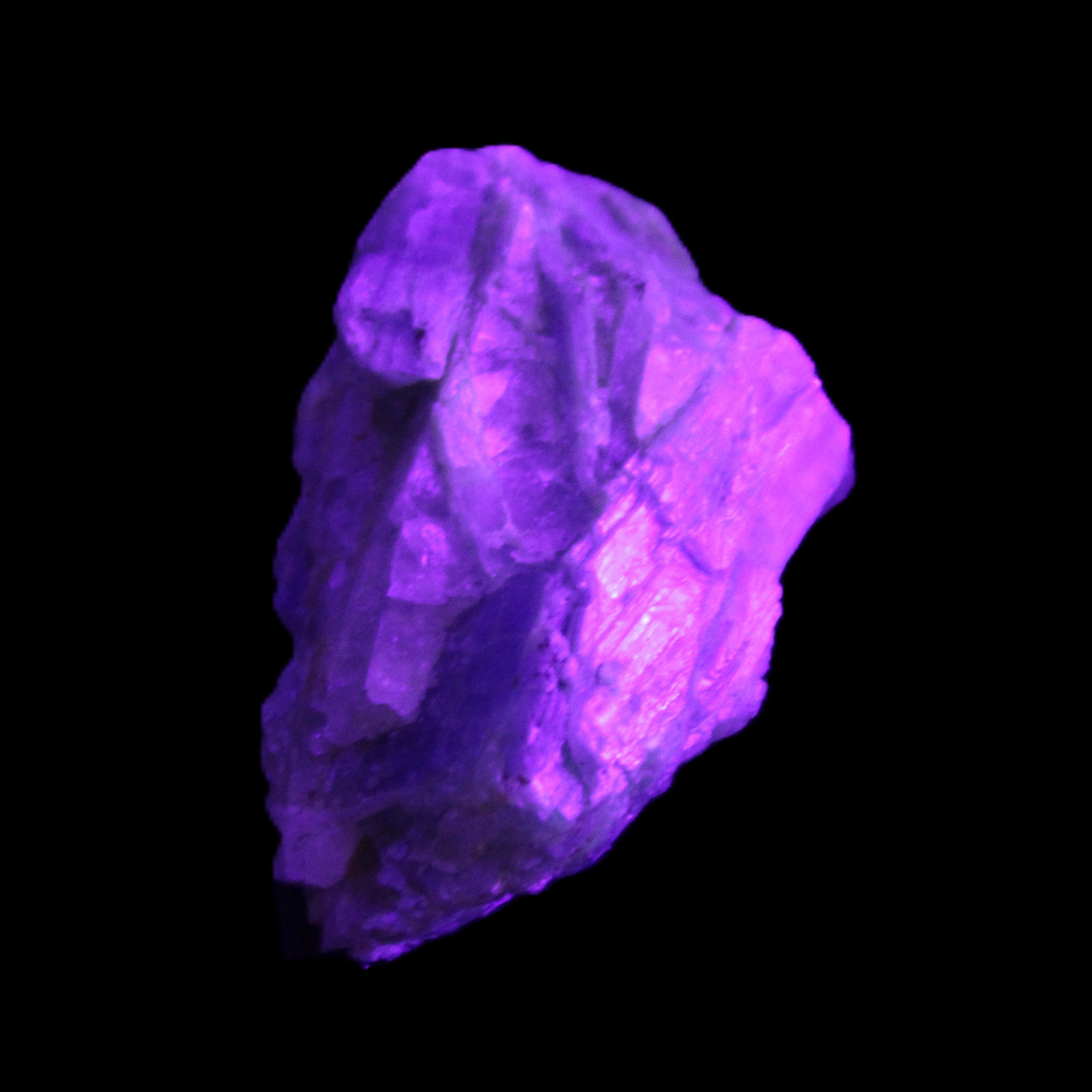 Kyanite 42g in UV light - Rocks and Things Store