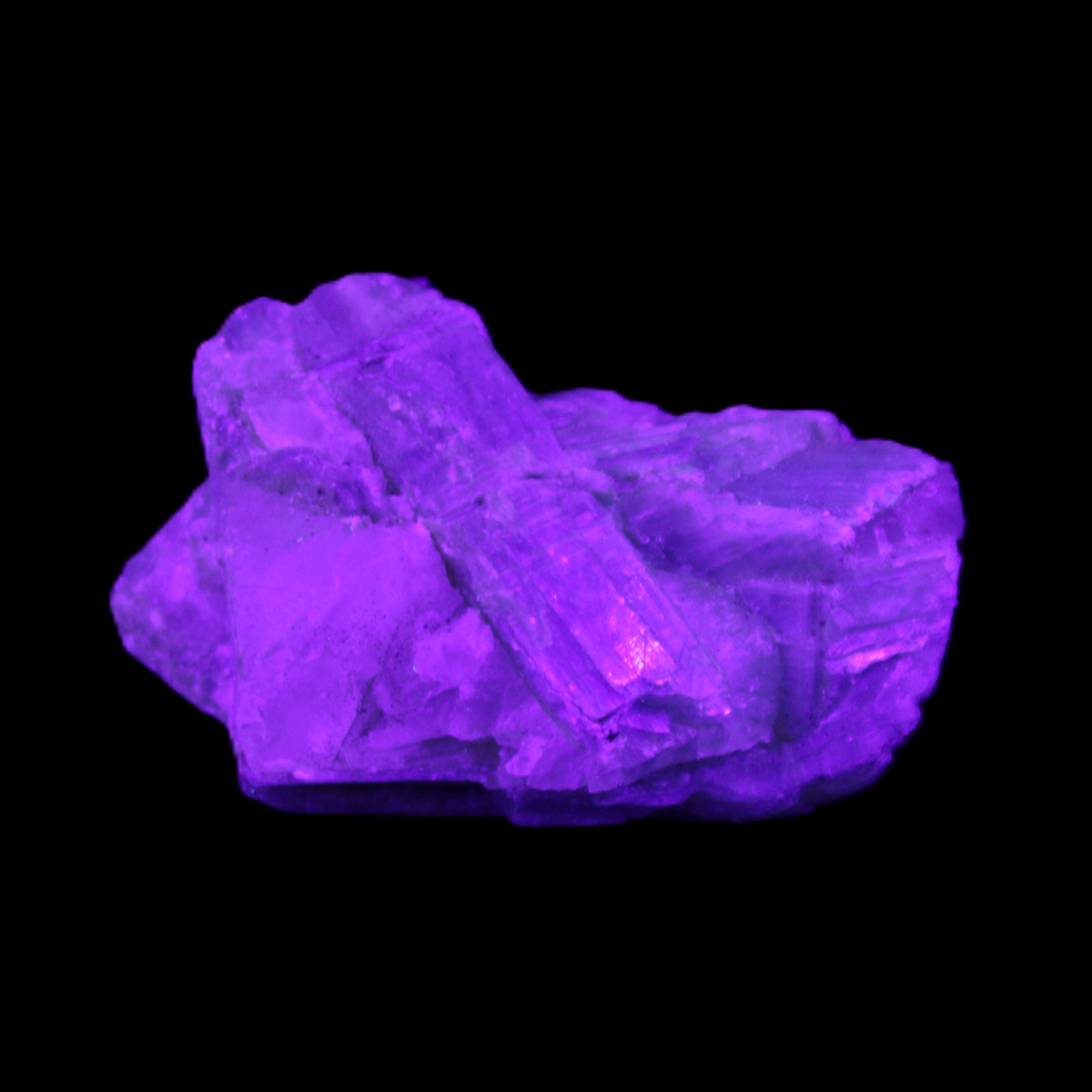 Kyanite 42g in UV light - Rocks and Things Store