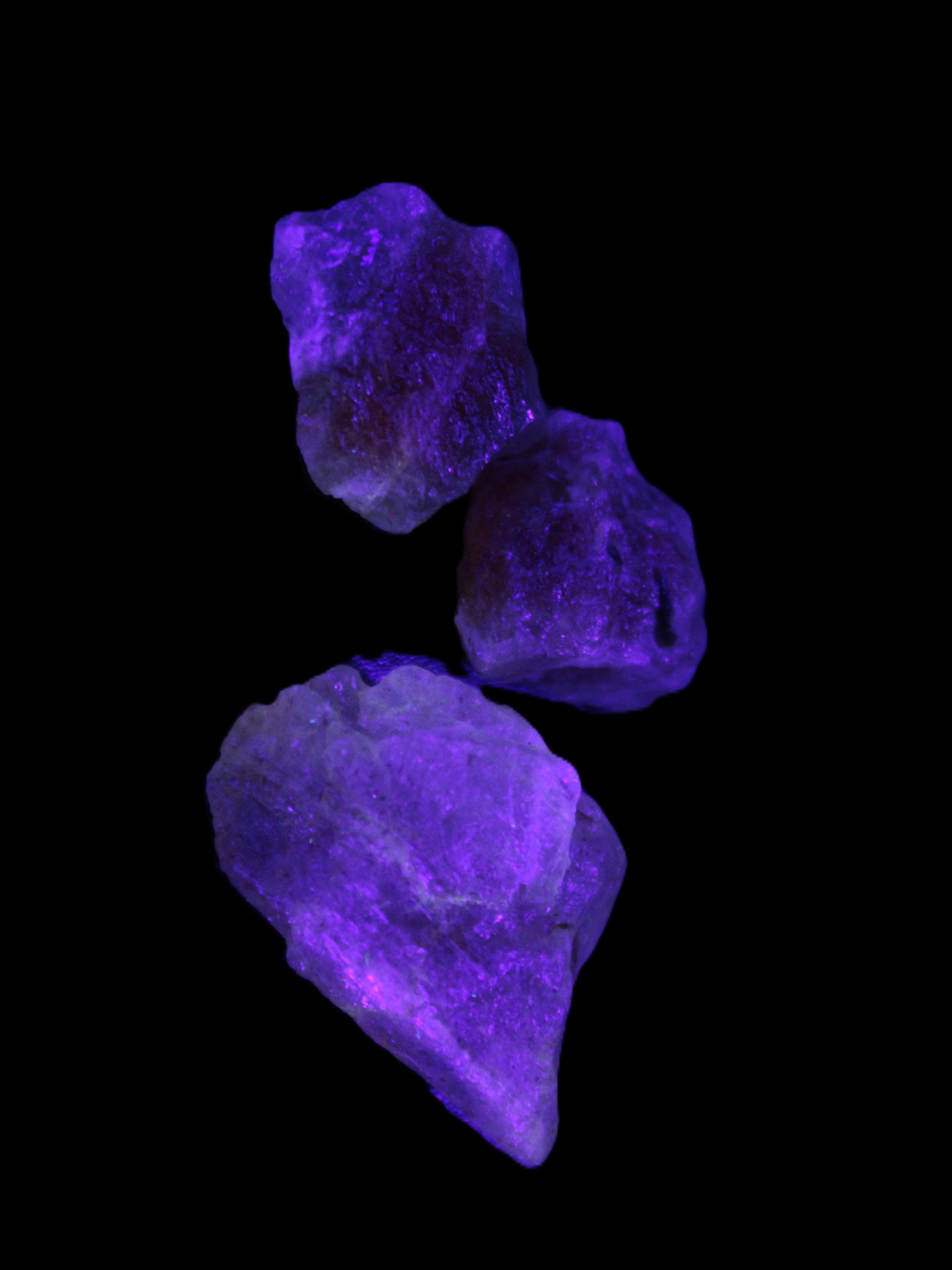 Strawberry Quartz from Arusha, Tanzania 2/3 crystal 8-13g in UV light - Rocks and Things Store