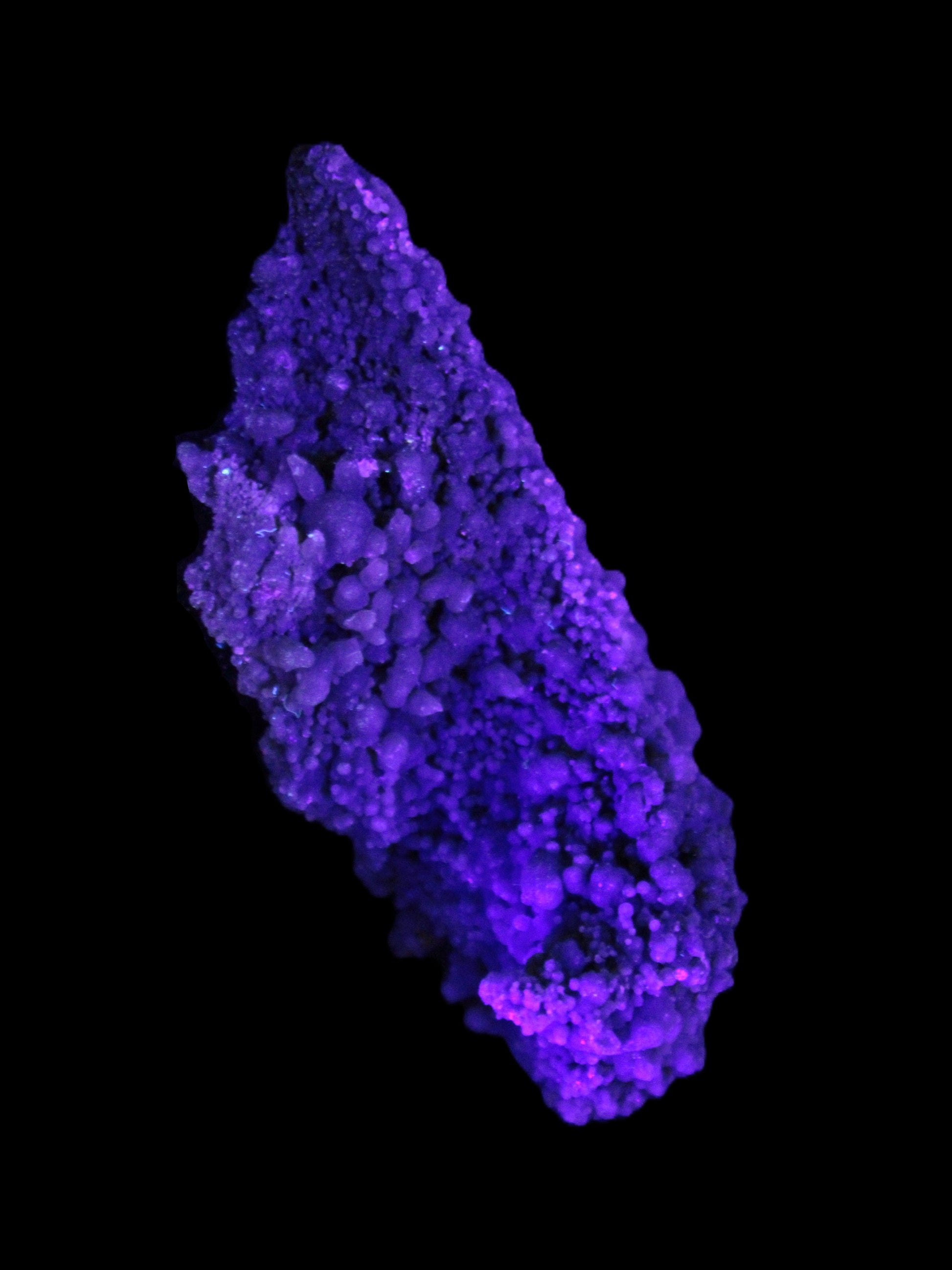 Purple Grape Agate botryoidal chalcedony 64g in UV light - Rocks and Things Store