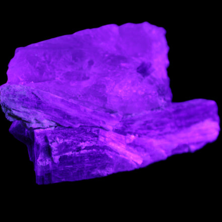 Kyanite blade cluster on Quartz 102*56*42mm 265g in UV light - Rocks and Things Store