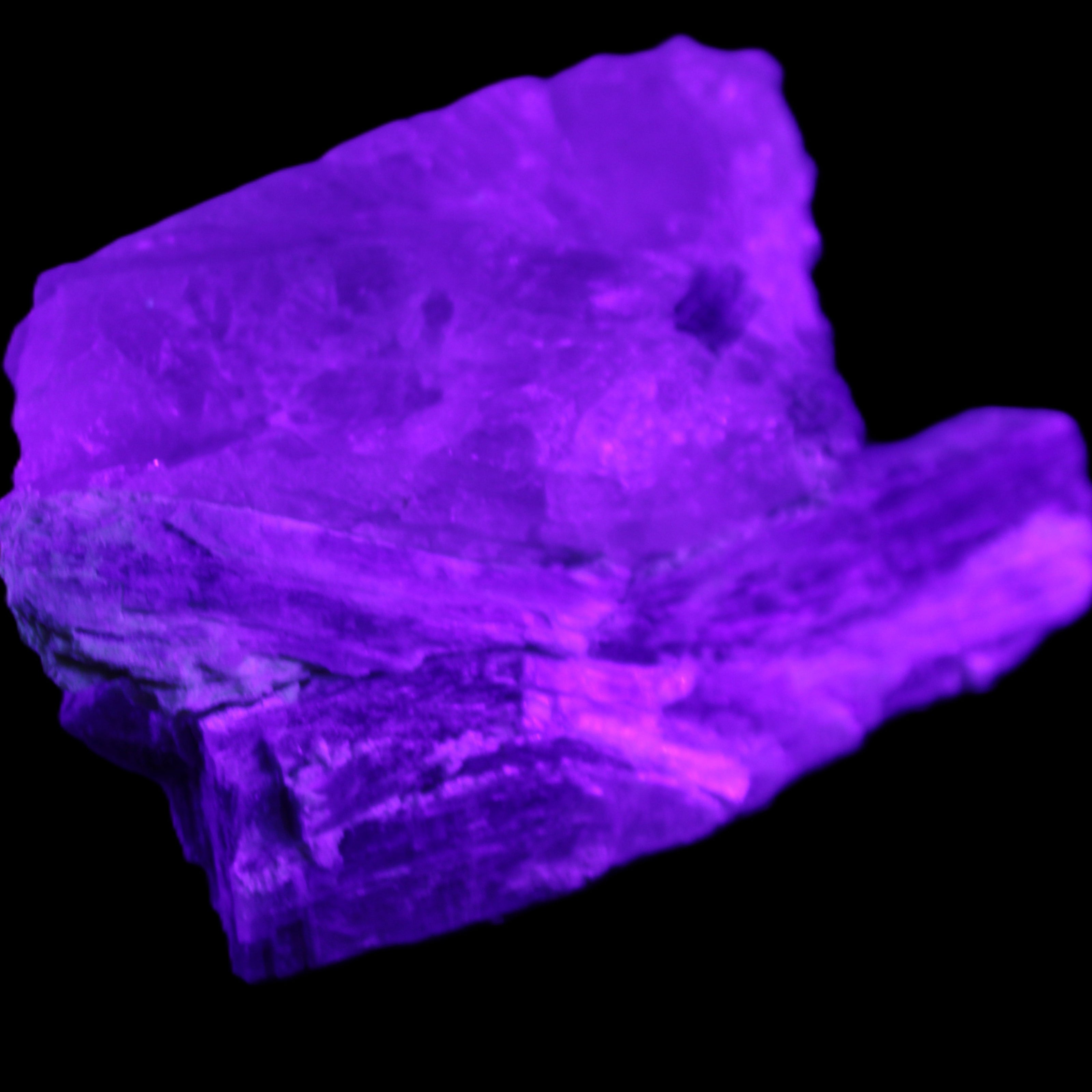 Kyanite blade cluster on Quartz 102*56*42mm 265g in UV light - Rocks and Things Store