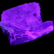 Kyanite blade cluster on Quartz 102*56*42mm 265g in UV light - Rocks and Things Store