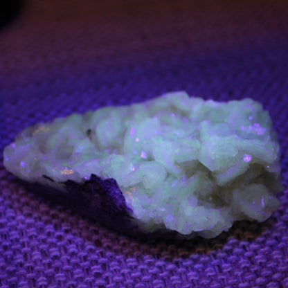 Calcite cluster UV reactive 114g