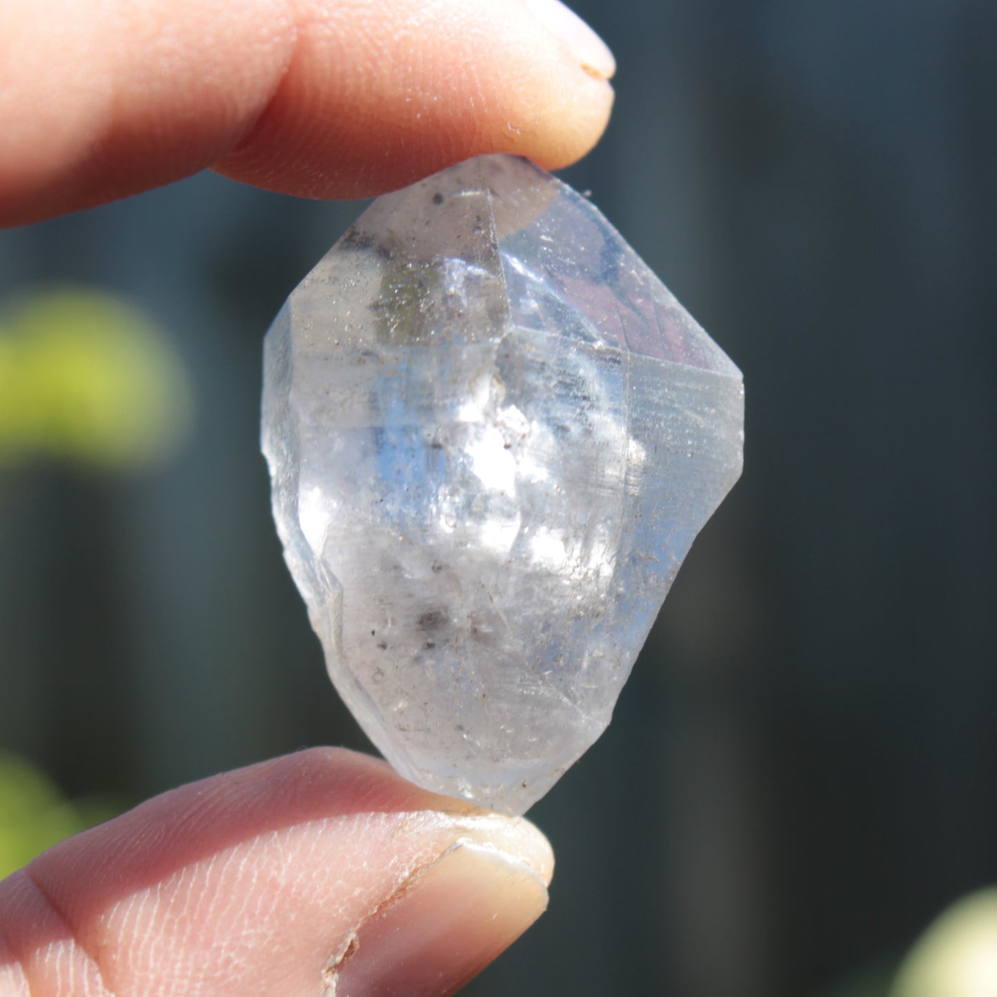 Enhydro Herkimer Diamond Quartz with moving graphite droplets 93.5ct  18.7g