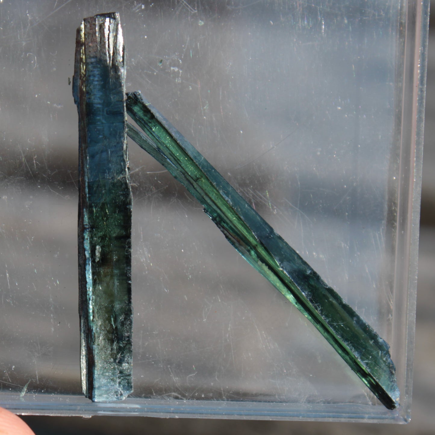 Vivianite Ludlamite 2 crystals 40/42mm from Brazil 2.1g