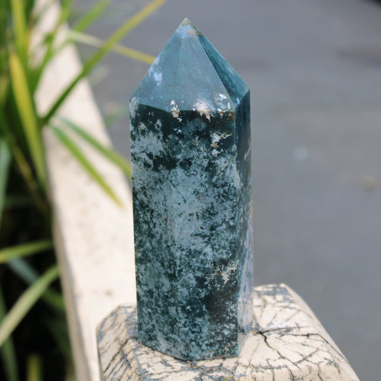 Moss Agate obelisk 859g Rocks and Things