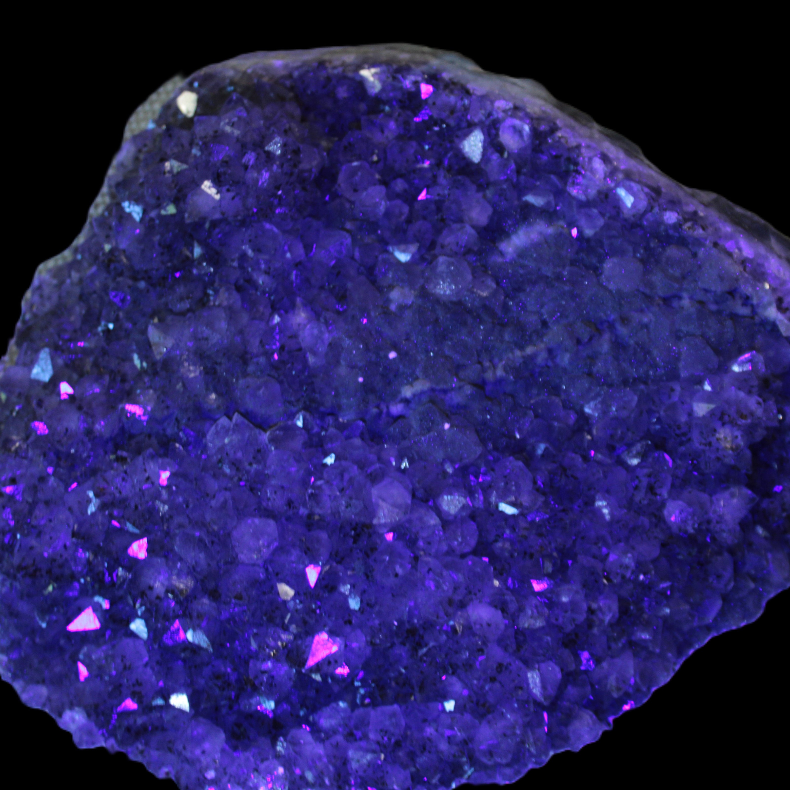 Amethyst geode cluster 5900g in UV light