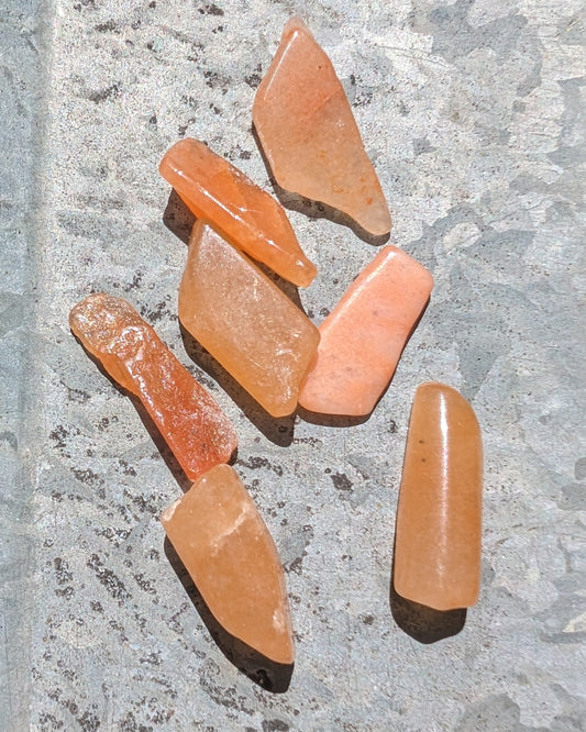 Orange Aventurine 5-7 tiny tumbled stones 5g