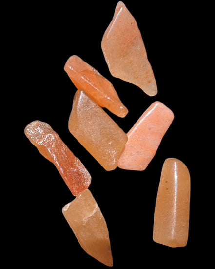 Orange Aventurine 5-7 tiny tumbled stones 5g in sunlight - Rocks and Things Store