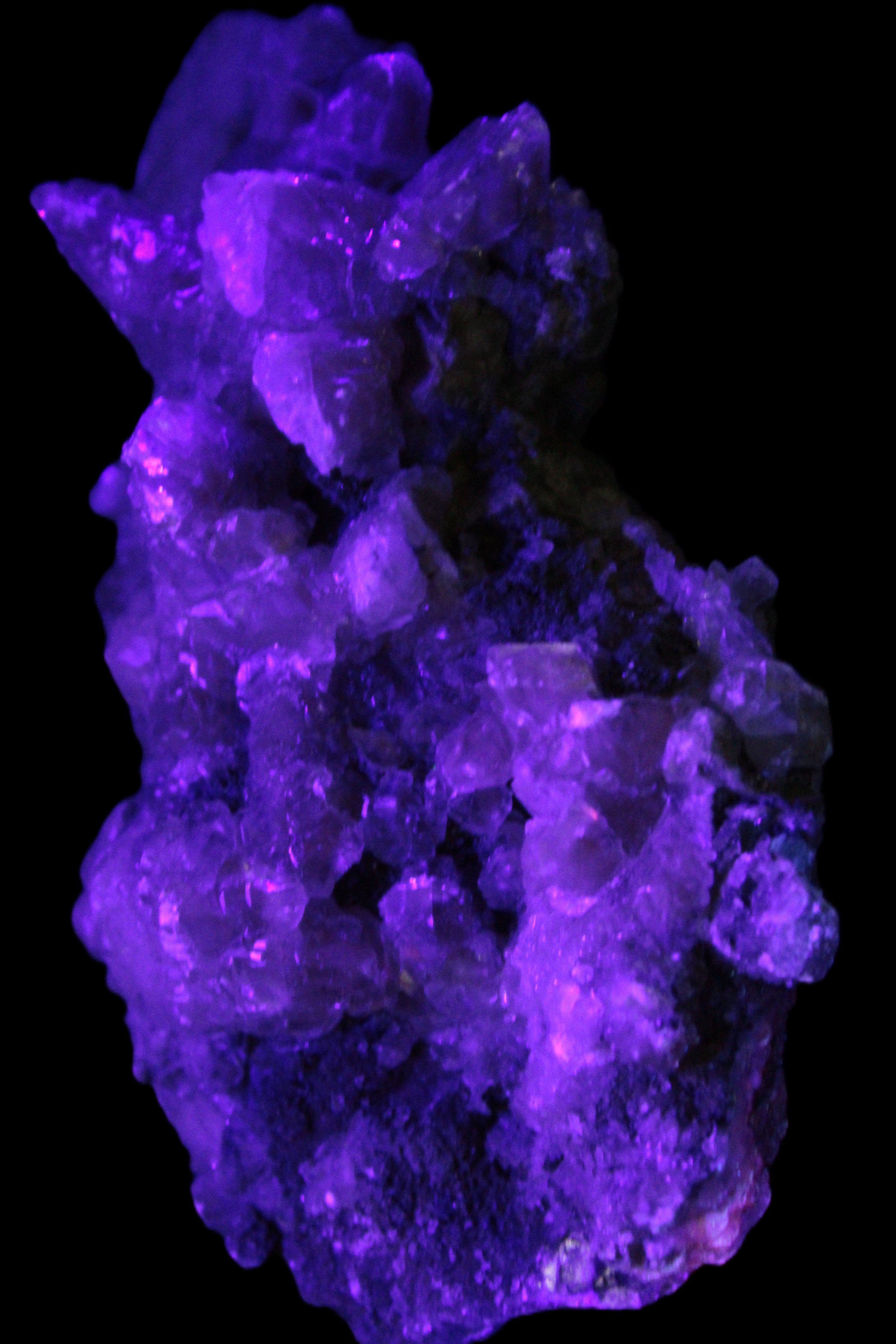 Quartz Paragenesis crystal cluster 132*75*43mm 343g in UV light