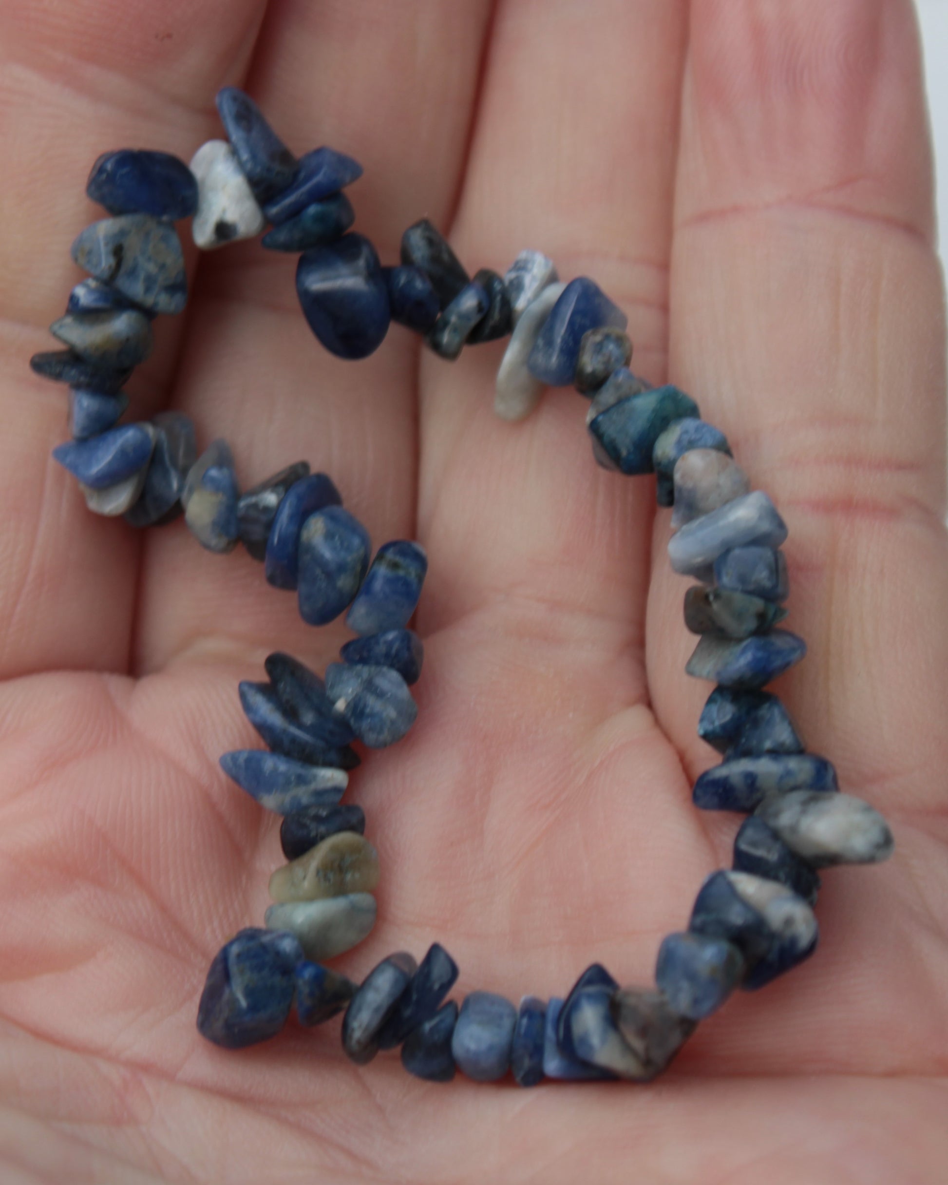 Sodalite chip bracelet 8g Rocks and Things