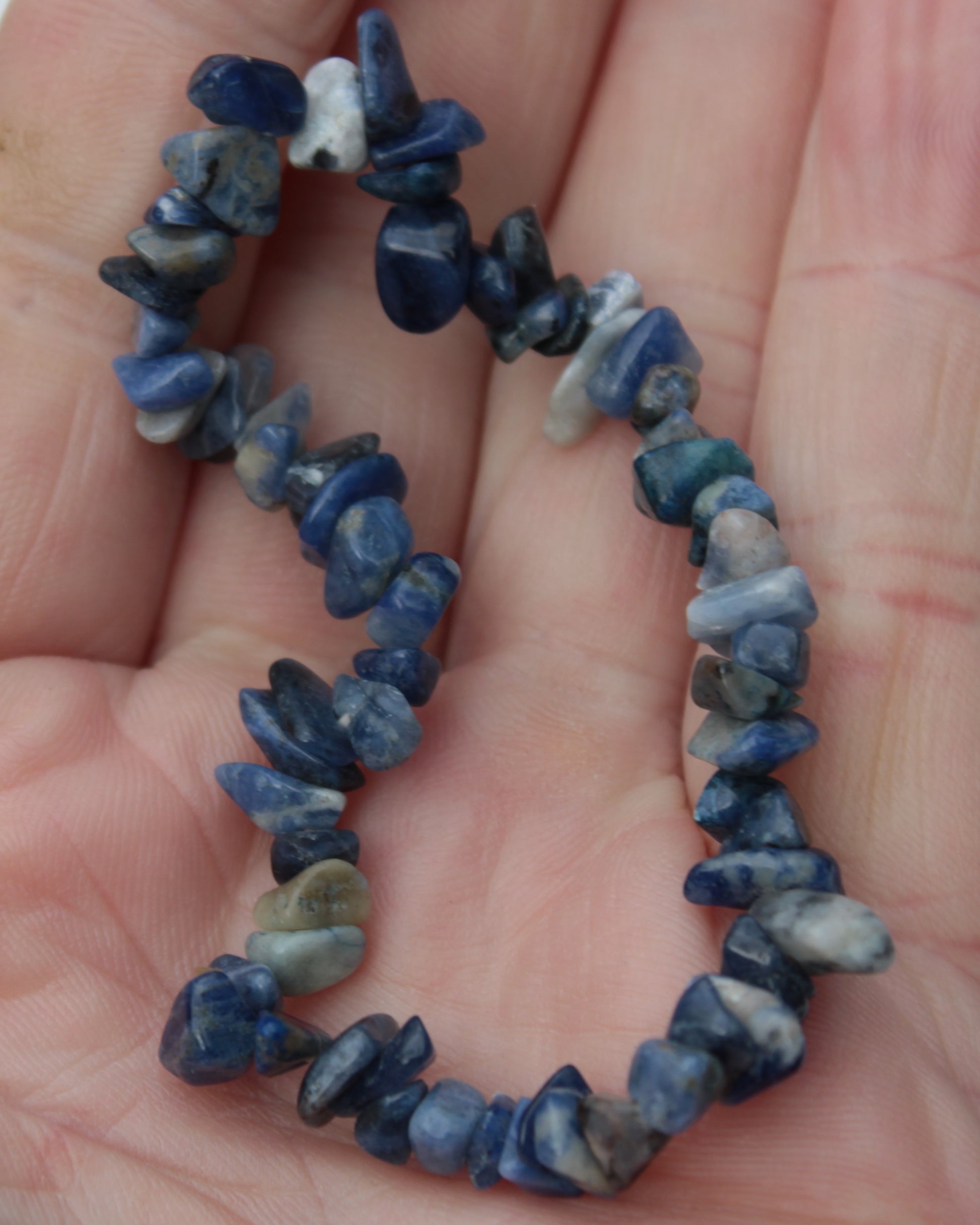 Sodalite chip bracelet 8g Rocks and Things