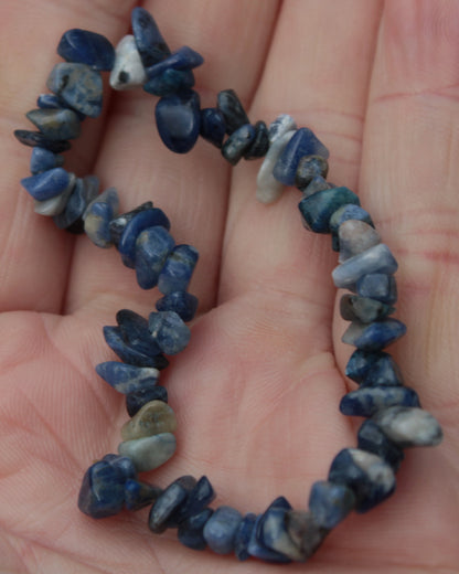 Sodalite chip bracelet 8g Rocks and Things