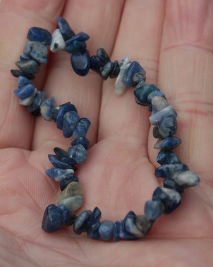 Sodalite chip bracelet 8g Rocks and Things