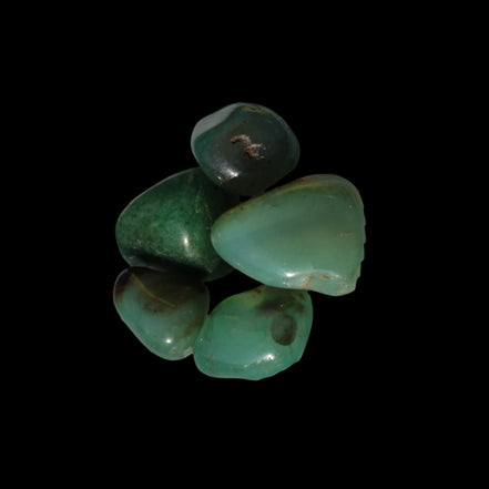 Green Aventurine 5 tumble stones 19g  in sunlight - Rocks and Things Store