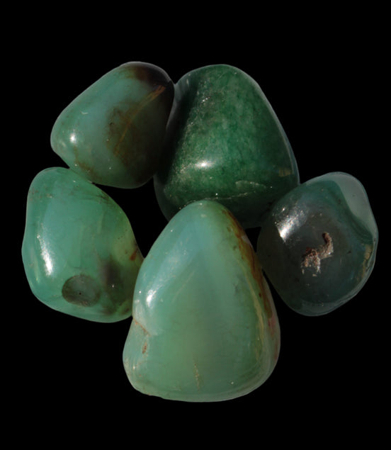 Green Aventurine 5 tumble stones 19g  in sunlight - Rocks and Things Store