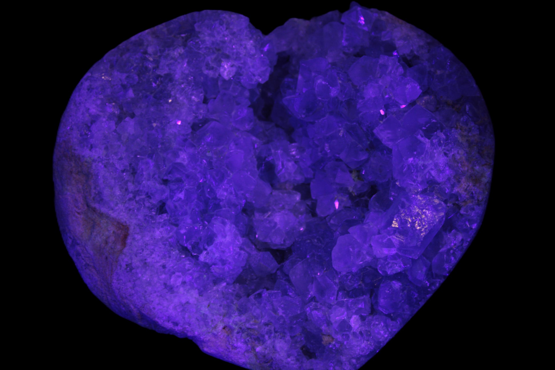 Celestite geode 2878g in UV light