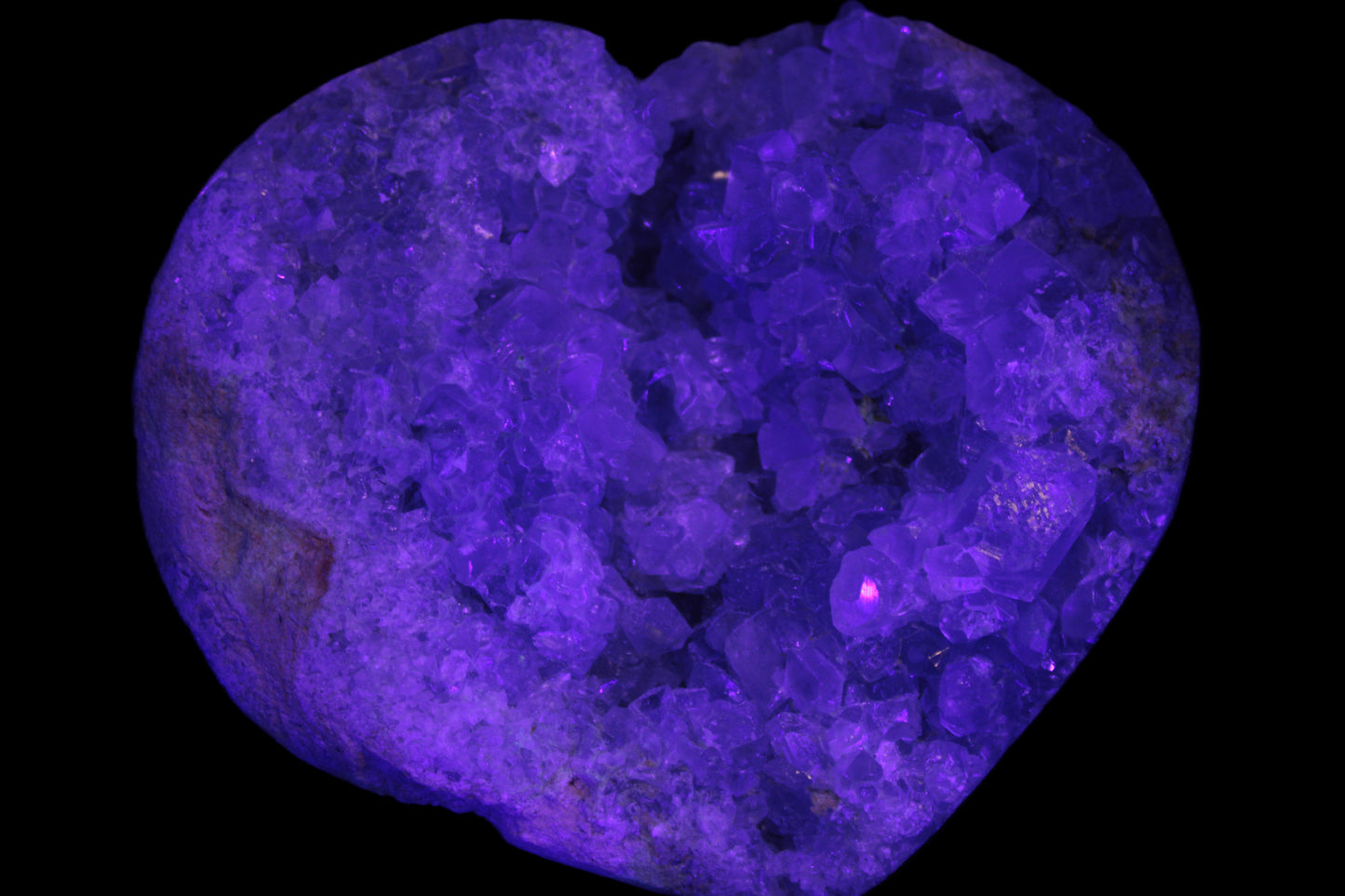 Celestite geode 2878g in UV light