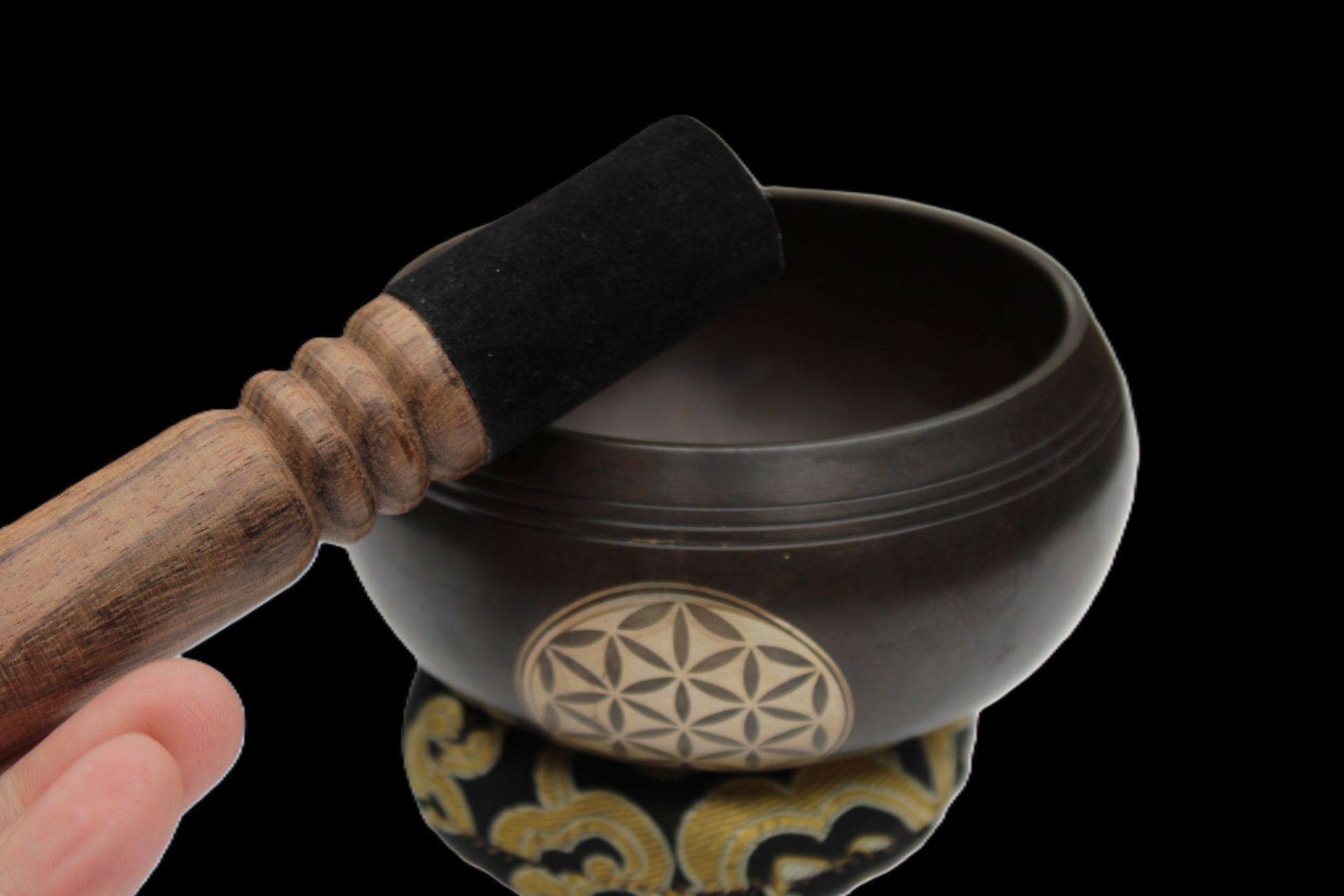 Tibetan cast Meditation Singing Bowl with mallet and silk mat 100mm 418g Rocks and Things