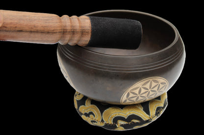 Tibetan cast Meditation Singing Bowl with mallet and silk mat 100mm 418g Rocks and Things