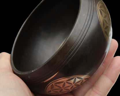 Tibetan cast Meditation Singing Bowl with mallet and silk mat 100mm 418g Rocks and Things