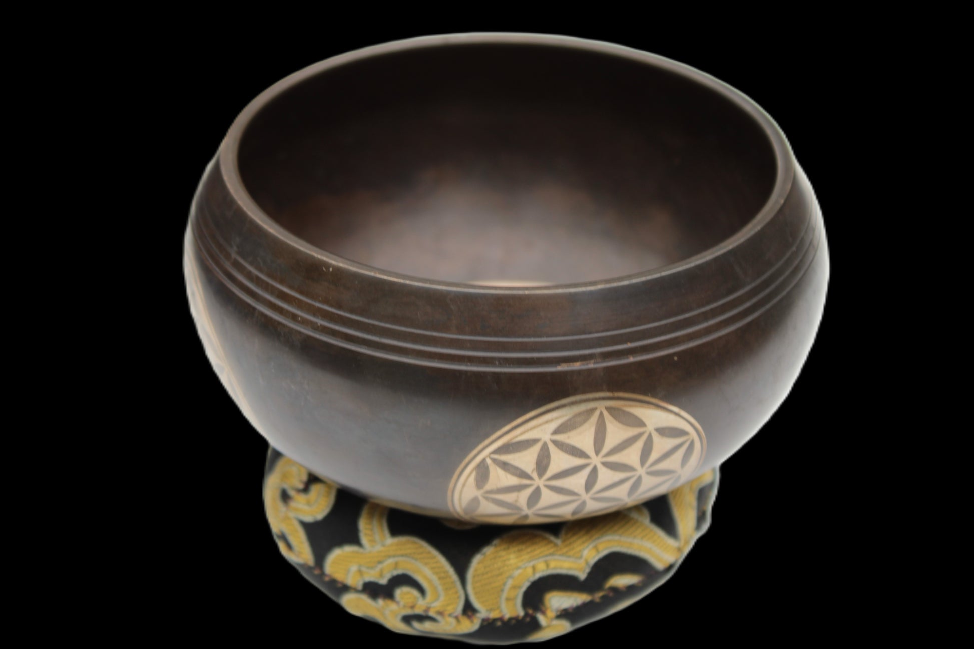 Tibetan cast Meditation Singing Bowl with mallet and silk mat 100mm 418g Rocks and Things