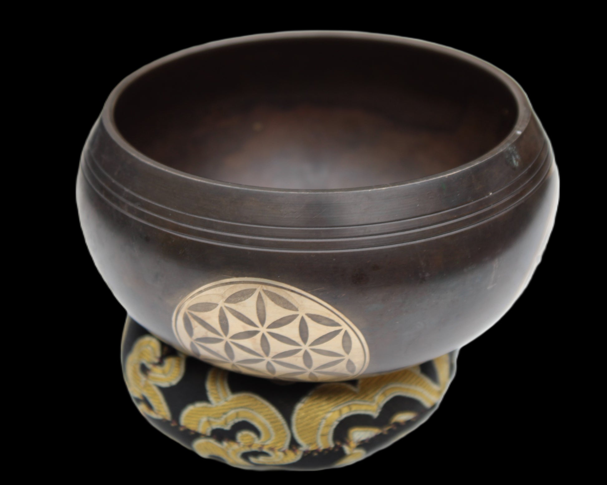 Tibetan cast Meditation Singing Bowl with mallet and silk mat 100mm 418g Rocks and Things