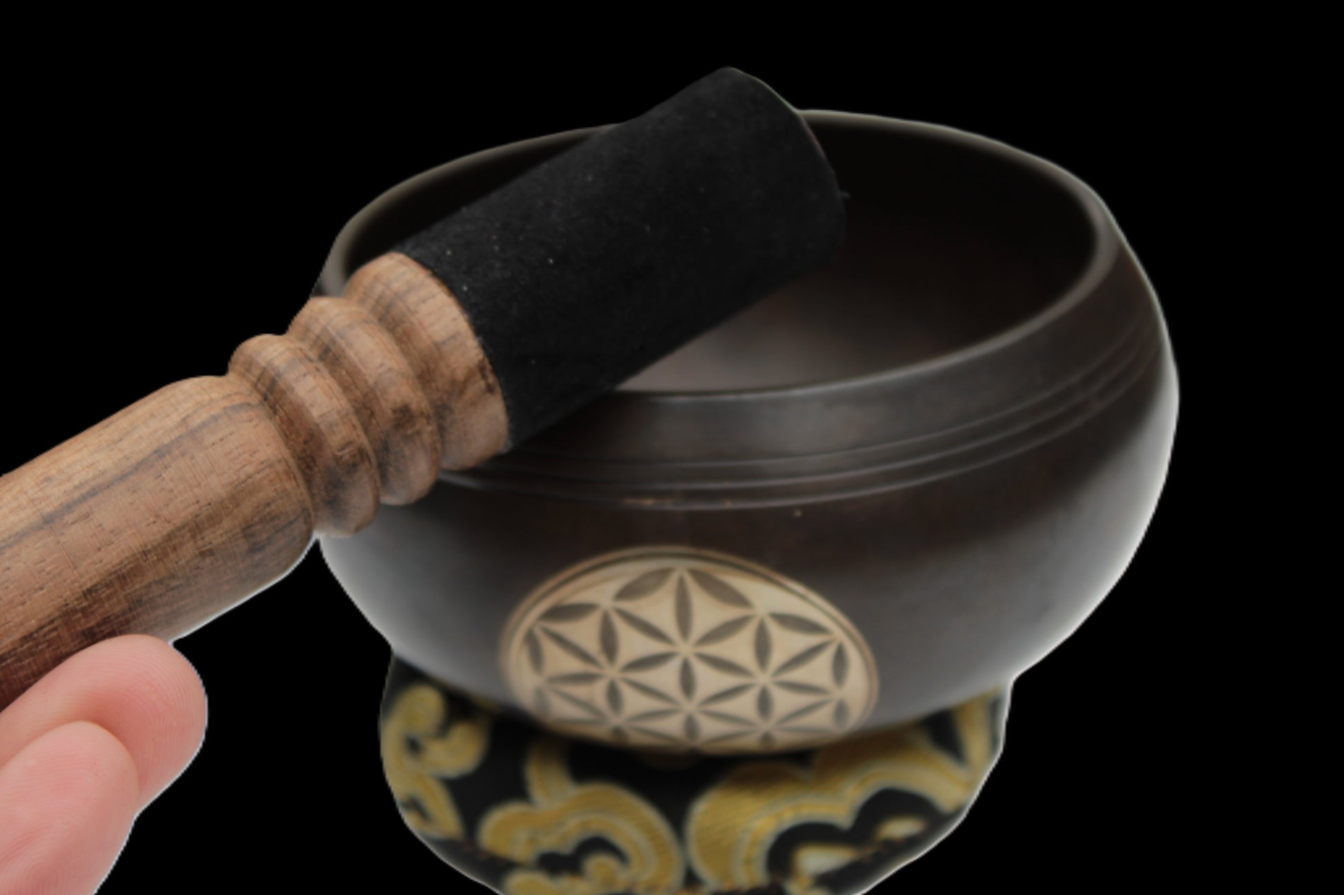 Tibetan cast Meditation Singing Bowl with mallet and silk mat 100mm 418g Rocks and Things