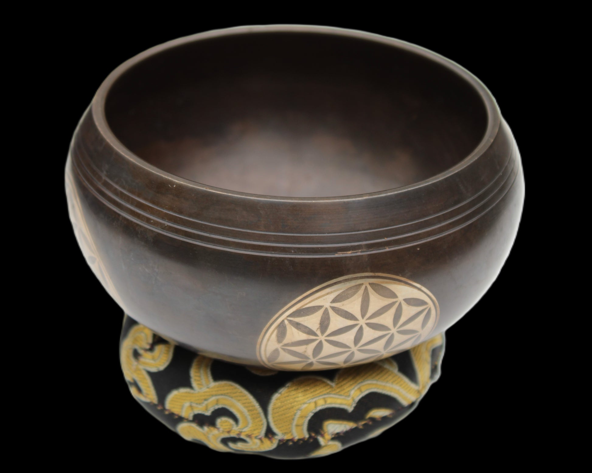 Tibetan cast Meditation Singing Bowl with mallet and silk mat 100mm 418g Rocks and Things