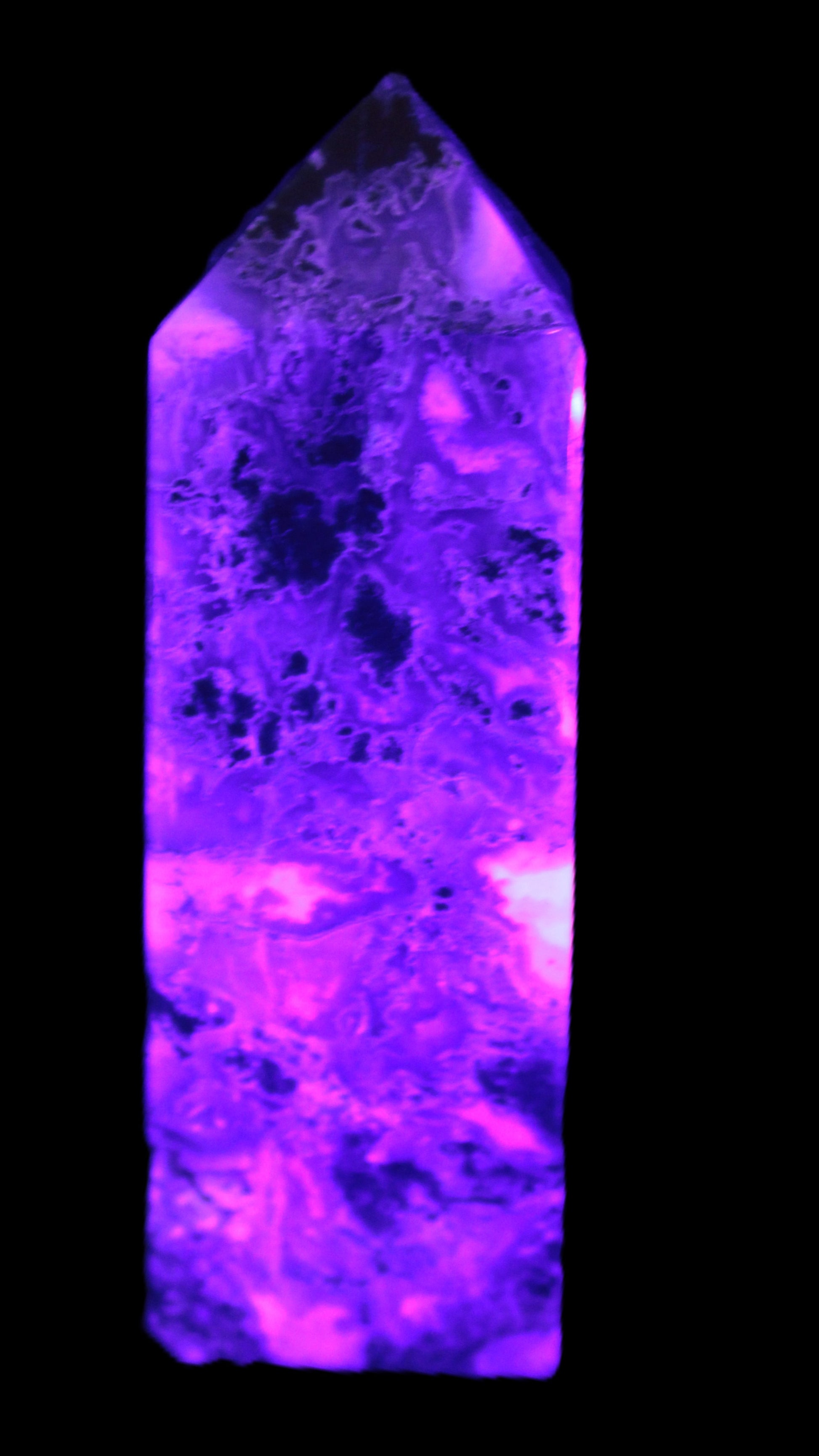 Water Grass Moss Agate obelisk 430g in UV light