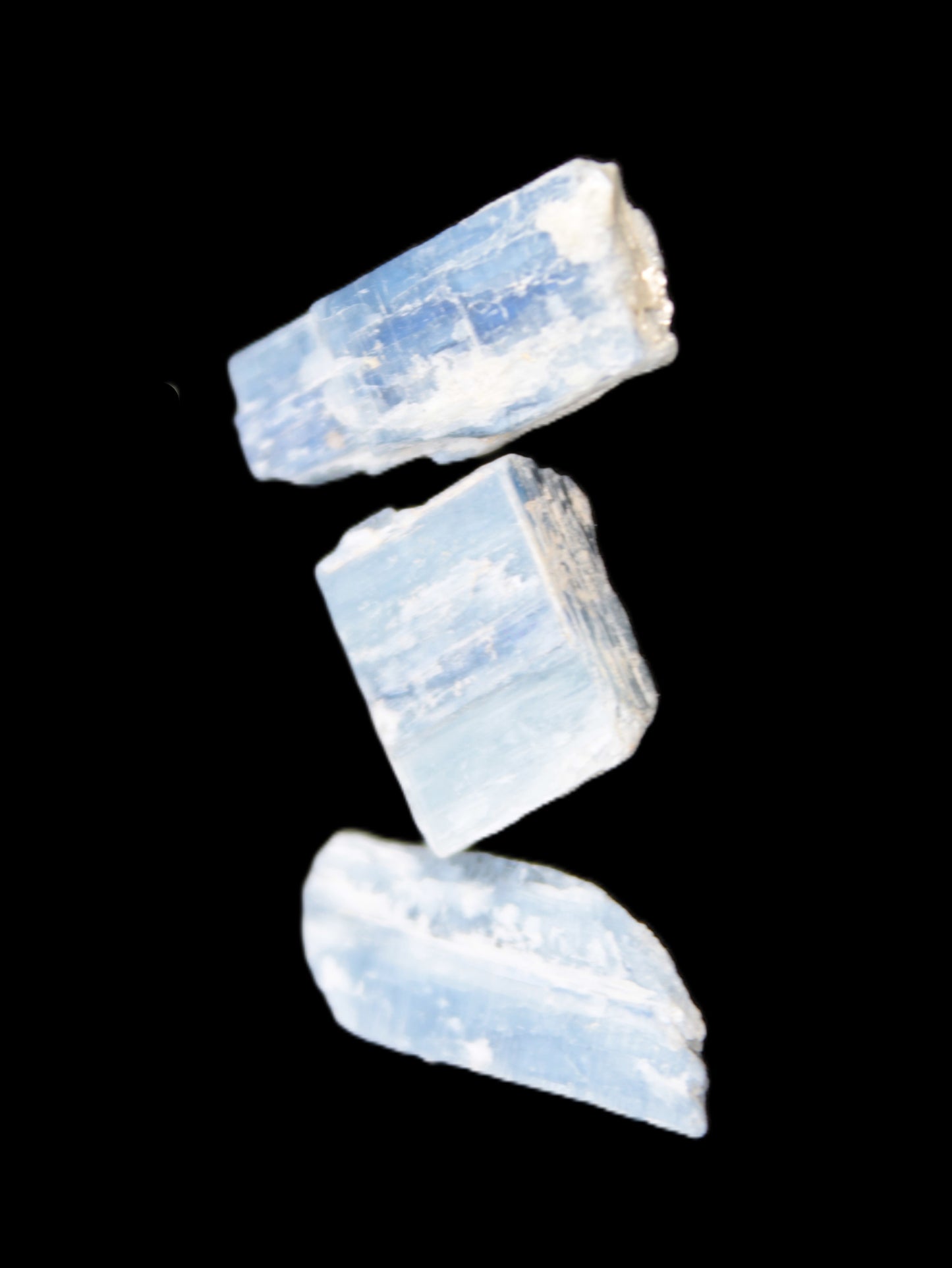 Four/five thin Kyanite blades 22-32mm 4.7-5.3g Rocks and Things