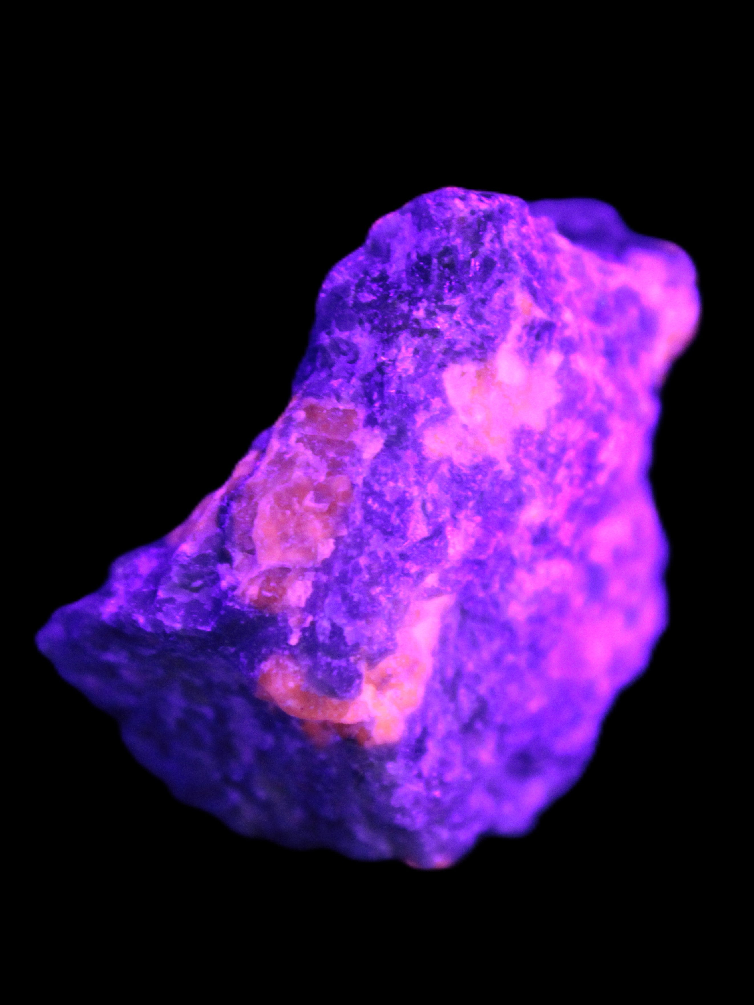 Yooperlite natural stone 22-26g Rocks and Things