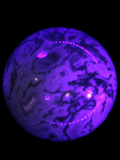 Moss Agate sphere 335g in UV light