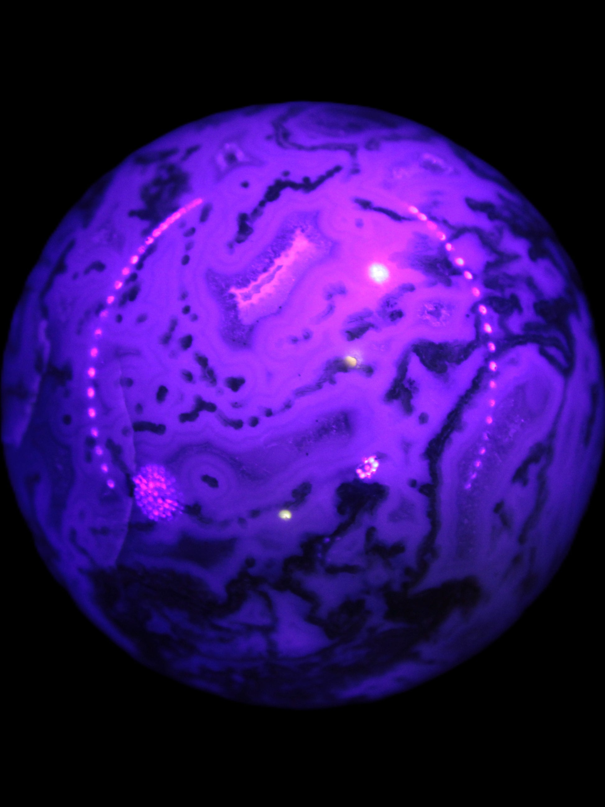 Moss Agate sphere 335g in UV light