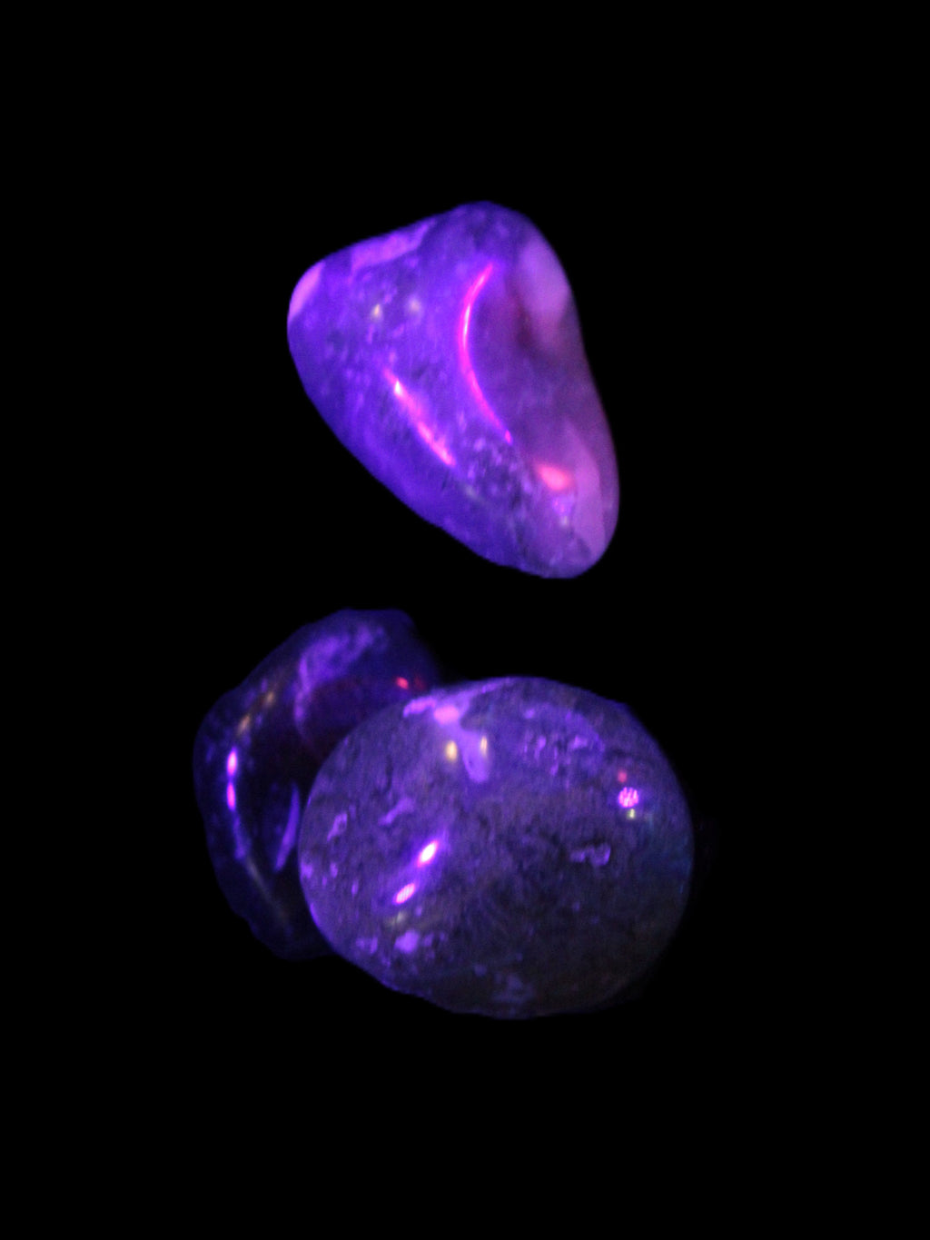 Ocean Moss Agate 2/3 polished stones 20-25g in UV light - Rocks and Things Store