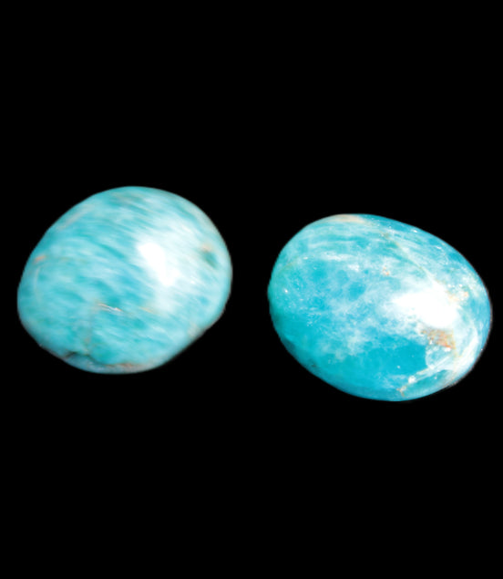 Neon Blue Apatite 2 tumbled stones 17-20mm 14g in sunlight - Rocks and Things Store